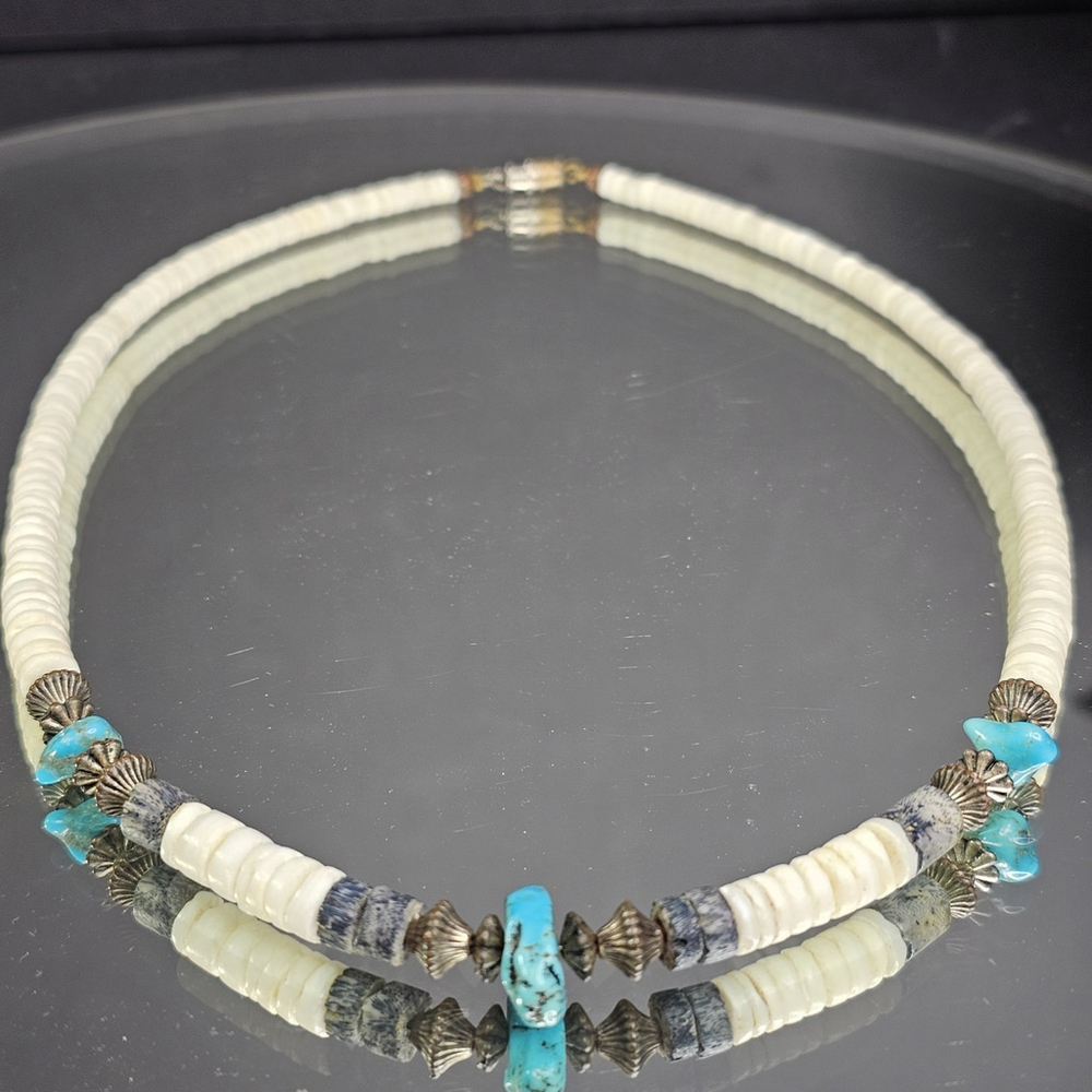 Vintage Authentic Southwest Graduated Puka Shell Necklace With Turquoise Stones - Picture 4 of 8